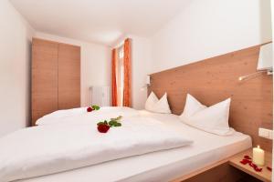 Posteľ alebo postele v izbe v ubytovaní Familienhotel Kleinwalsertal