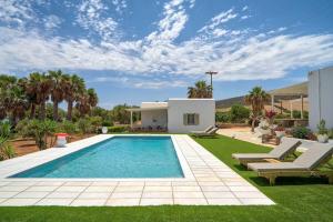 Imagen de la galería de Sunrise Luxury Apartments & Suites, en Antíparos