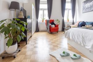 Łóżko lub łóżka w pokoju w obiekcie Yeshello Vienna Central Station Apartment