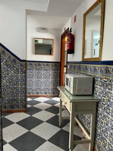 Kuchyň nebo kuchyňský kout v ubytování Hostal Restaurante La Giralda