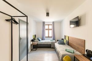 Posteľ alebo postele v izbe v ubytovaní Cooltour