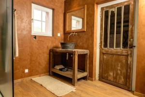 Fotografie z fotogalerie ubytování Suite campagnarde près Bordeaux, vue sur les vignes au Château Camponac v destinaci Bourg-sur-Gironde