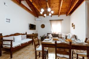 Χώρος καθιστικού στο VILLA ELAIONAS