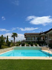 The swimming pool at or close to Casa della Regina