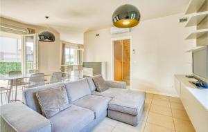 A seating area at Amazing Home In Puegnago Sul Garda