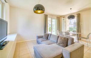 A television and/or entertainment centre at Amazing Home In Puegnago Sul Garda