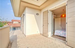 A balcony or terrace at Amazing Home In Puegnago Sul Garda