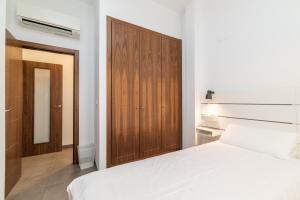 Posteľ alebo postele v izbe v ubytovaní Modern Cozy flat in Granada's city centre 1