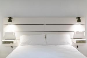 Posteľ alebo postele v izbe v ubytovaní Modern Cozy flat in Granada's city centre 1
