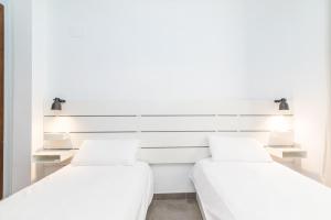 Posteľ alebo postele v izbe v ubytovaní Modern Cozy flat in Granada's city centre 1