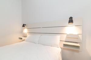 Posteľ alebo postele v izbe v ubytovaní Modern Cozy flat in Granada's city centre 1