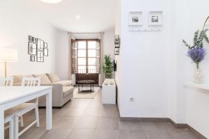 Posedenie v ubytovaní Modern Cozy flat in Granada's city centre 1