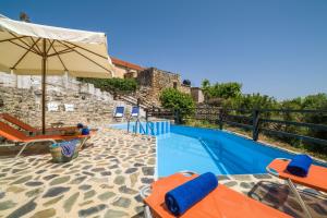 The swimming pool at or close to Villa Zoi Tzitzifes
