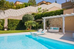 The swimming pool at or close to Villa Mastrissa Taormina