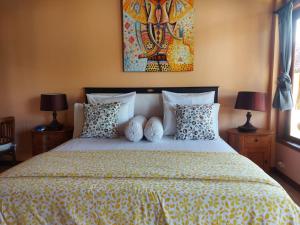 Llit o llits en una habitació de Villa Juliani Lovina Bali