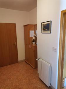 a room with a hallway with a door and a cabinet at Matko 1 in Bol