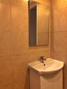 Kúpeľňa v ubytovaní Argo apartment 15min from the airport, 1min from the beach ARTEMIS CITY CENTER