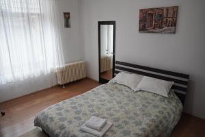 a bedroom with a bed with two towels on it at Casa Ferdinand in Constanţa