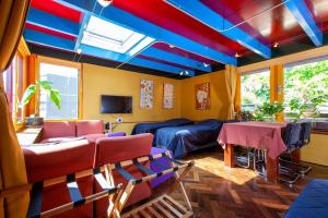 Dreamtime Houseboat