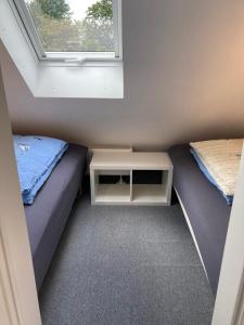 Postel nebo postele na pokoji v ubytování Pappelhof - Doppelhaushälfte mit Garten in Grömitz