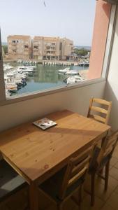 Balkón nebo terasa v ubytování Superbe appartement avec vue sur la mer et port