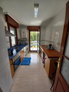 Kuchyň nebo kuchyňský kout v ubytování Apartamento Noja Beach