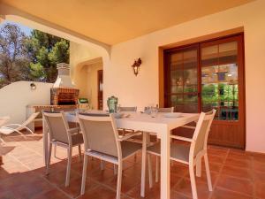 a dining room with a white table and chairs at La Manga Club - Las Atalayas 7709 in Atamaría