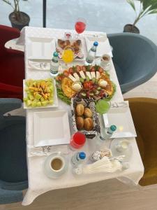 a table with food and drinks on top of it at Casa ON in Mamaia Nord