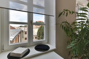 a window seat with a view of a building at Atrium Apartments in Brno