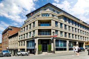a large building on the corner of a street at Hygie Boutique Hotel in Montreal