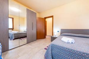 A bed or beds in a room at Casa Caterina con giardino