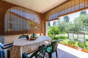 A balcony or terrace at Casa Caterina con giardino