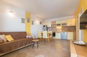 Kuchyňa alebo kuchynka v ubytovaní Villa Anima in Makarska, private pool
