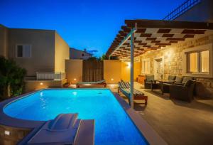 Bazén v ubytovaní Villa Anima in Makarska, private pool alebo v jeho blízkosti