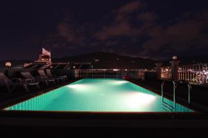 Bazén v ubytování The Crystal Beach Hotel nebo v jeho okolí