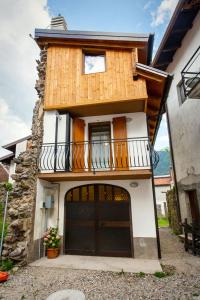 Casa con balcón y garaje en La Marmote Albergo Diffuso di Paluzza Clome, en Paluzza