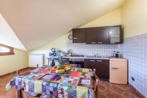 Køkken eller tekøkken på Casa Caterina Mansarda vista Lago