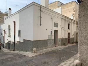 a white building on the side of a street at La Tortorella in Ginosa