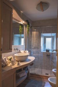a bathroom with a sink and a shower at Dimora Pertusa in Orvieto