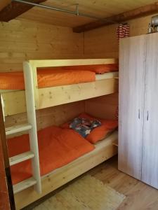 Postel nebo postele na pokoji v ubytování Almhütte Andrea