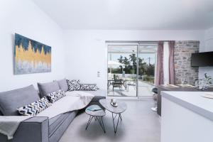 Μια τηλεόραση ή/και κέντρο ψυχαγωγίας στο ANASTASIA'S Luxury Homes
