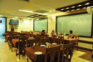 维伦达文巴瑟拉布里吉布密酒店餐厅或其他用餐的地方