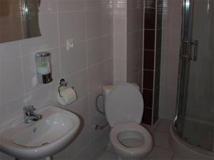 Koupelna v ubytování Penzión na Ráztočnom