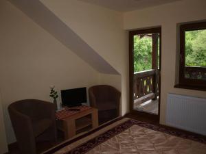 TV a/nebo společenská místnost v ubytování Penzión na Ráztočnom