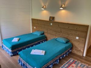 En eller flere senge i et værelse på HOTEL DES ALPES - SKIERS LODGE