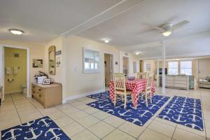 Φωτογραφία από το άλμπουμ του Surfside Oceanfront Cottage with Beach Access! σε St. Augustine