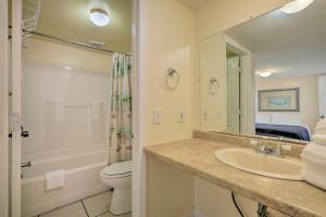 Ένα μπάνιο στο Surfside Oceanfront Cottage with Beach Access! +18 φωτογραφίες