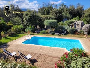 En udsigt til poolen hos Villa 125m2 6/8 pers Trinité de Porto Vecchio Piscine eller i nærheden