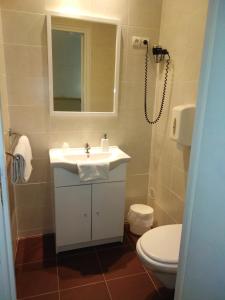 Photo de la galerie de l'établissement Hôtel Du Midi, à Narbonne 40 autres photos