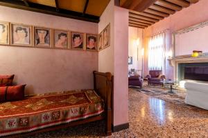 A seating area at GIO PONTI’S FLAT IN VENICE 027042-LOC-11349
